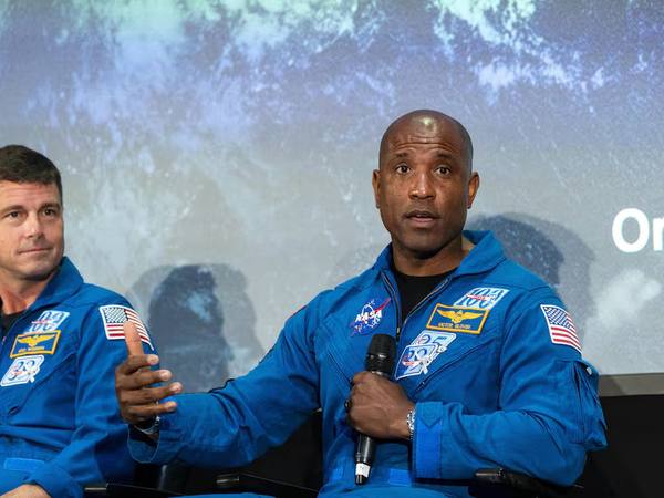 Victor Glover en Artemis II: pudo tapar la Tierra con su mano