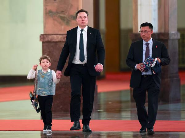 X Æ A-Xii en Pekín: el hijo de Elon Musk visto en el Gran Salón